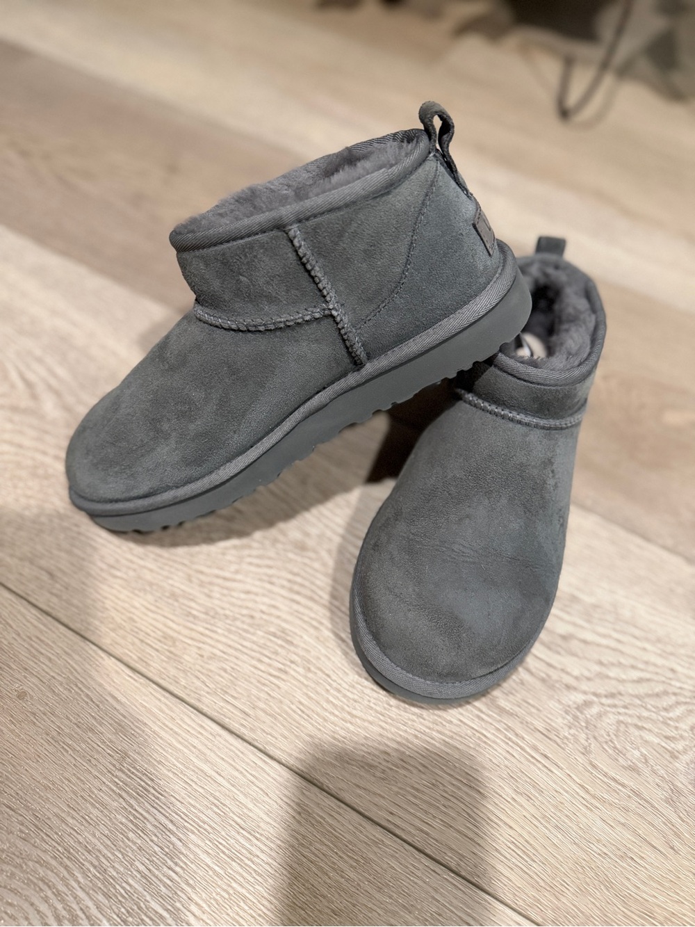 Grey Super Short Cozy UGG Boots Sz 8 EUC